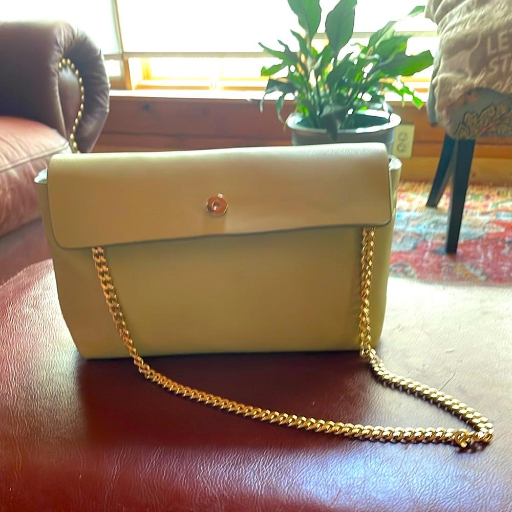 ZARA’S soft GREEN leather shoulder bag with heavy gold chain